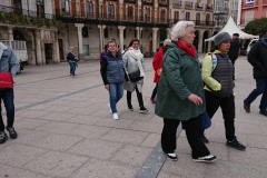 quelques pèlerins sur la Plaza Mayor de Burgos