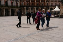 quelques pèlerins sur la Plaza Mayor de Burgos